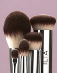 ILIA - Finishing Powder Brush | Non-Toxic, Vegan, Cruelty-Free, Blending With White Wood Handle + Soft, Synthetic Bristles