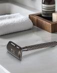 Single Blade Safety Razor for Men with Silicone Cover & 10 Blades Double Edge Safety Razor for Travel Metal Eco-Friendly Reusable Razor for Shaving (Matte Black)