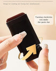 Hair Color Stick, Waterproof and Sweat-Proof H air Dye St ick, Portable Color Touch-Up Ha ir S ticks With Comb for Unisex (Black-Brown)