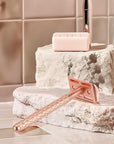 Double Edge Safety Razor for Women with Silicone Cover & 10 Blades for Travel Metal Eco-Friendly Reusable Single Blade Razor for Shaving (Rose Gold)
