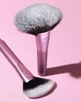 Real Techniques Extra Big Finishing Brush, Large Makeup Brush For Powder Bronzer, Highlight, & Contour, XL Oversized Fan Brush For Quick Application, Cruelty-Free, Synthetic Bristles, 1 Count