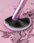 Real Techniques Extra Big Finishing Brush, Large Makeup Brush For Powder Bronzer, Highlight, & Contour, XL Oversized Fan Brush For Quick Application, Cruelty-Free, Synthetic Bristles, 1 Count