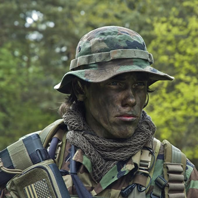 Face Body Paint Stick (BLACK)，Water Resistant Sports Body Makeup Athletes Softball， Football Baseball Eye Stick， Professional Halloween Face Makeup Kit ，for Halloween costume， Zombie Clown Vampire